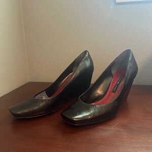 Bandolino, black leather wedges